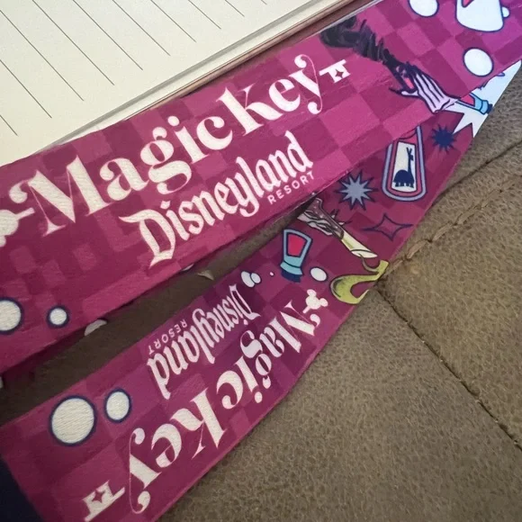 2025 Disneyland Magic key Kuzco’s poison Bottle siper bottle - Picture 13 of 14